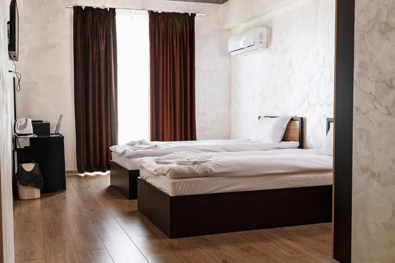 Family Hotel - City Hotel Yambol Ngoại thất bức ảnh