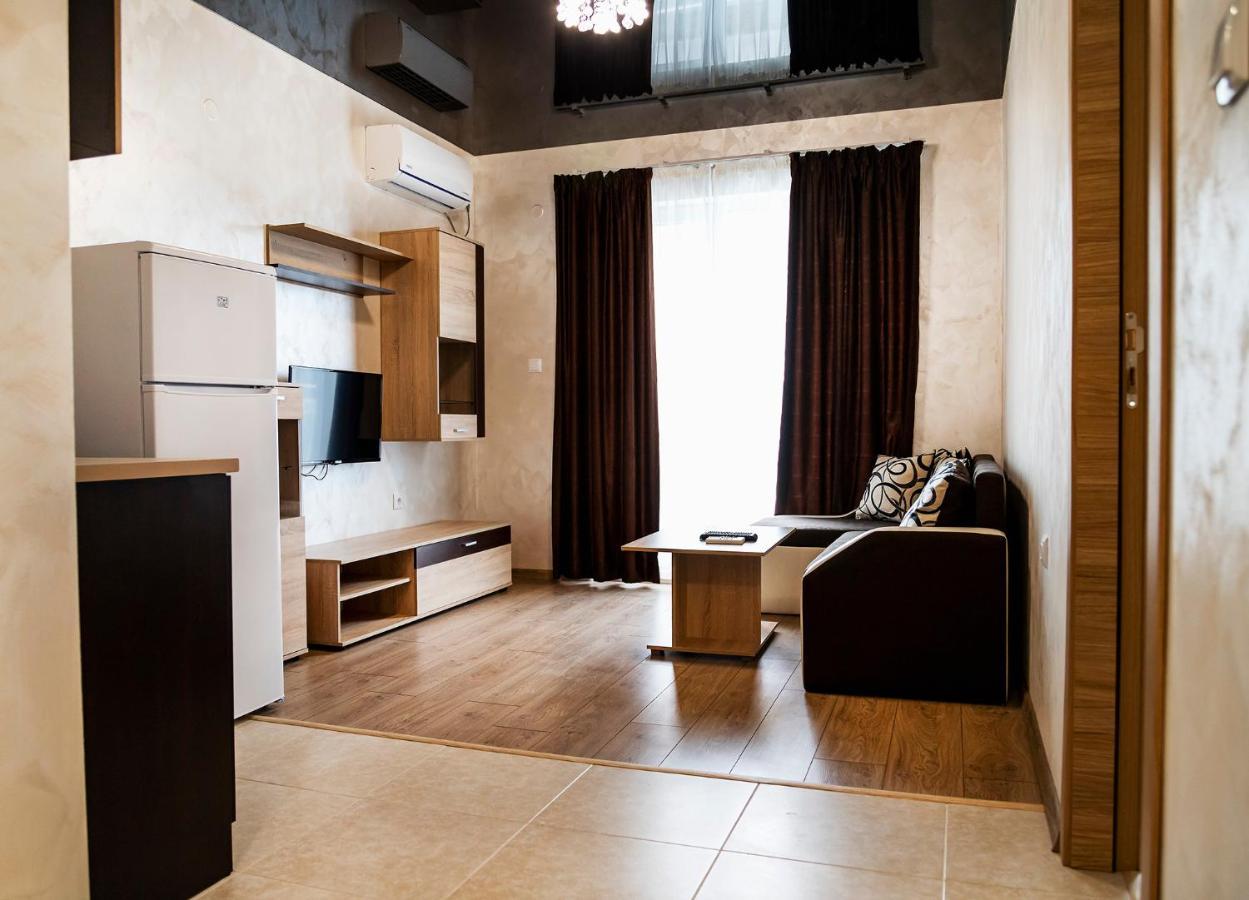 Family Hotel - City Hotel Yambol Ngoại thất bức ảnh