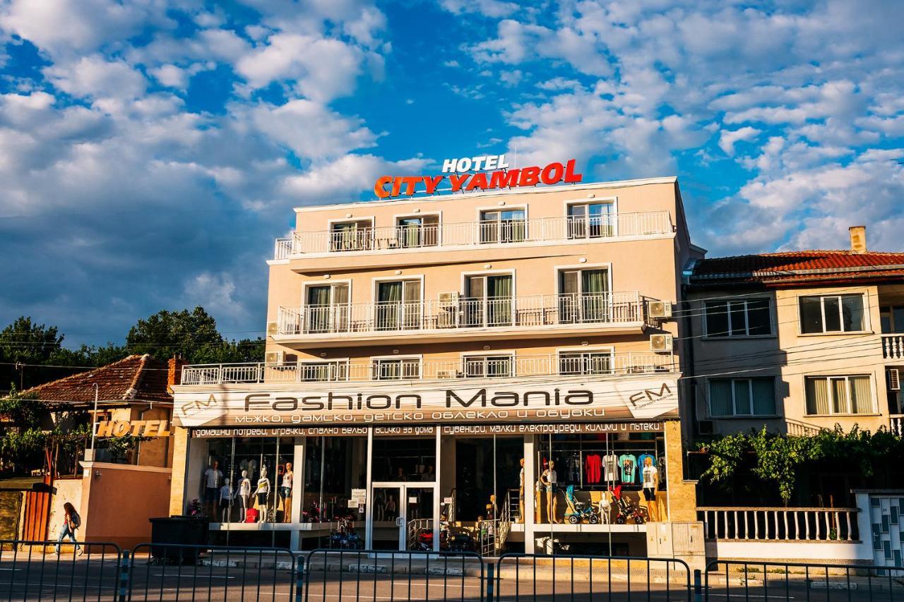 Family Hotel - City Hotel Yambol Ngoại thất bức ảnh