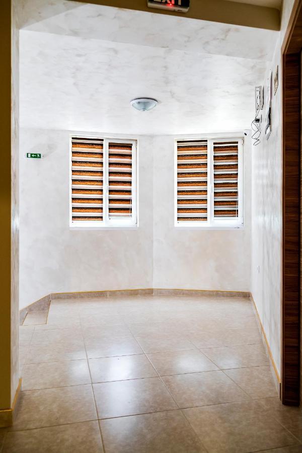 Family Hotel - City Hotel Yambol Ngoại thất bức ảnh