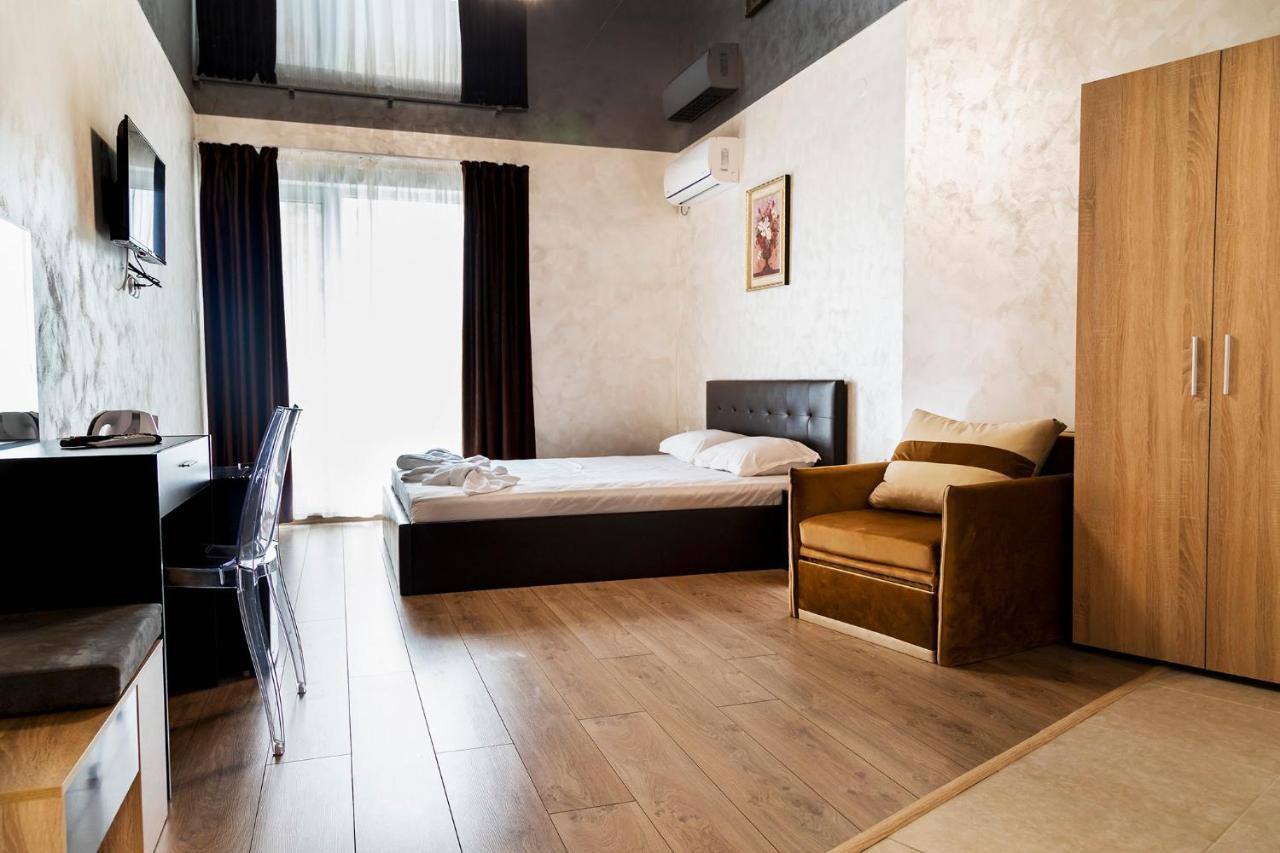 Family Hotel - City Hotel Yambol Ngoại thất bức ảnh