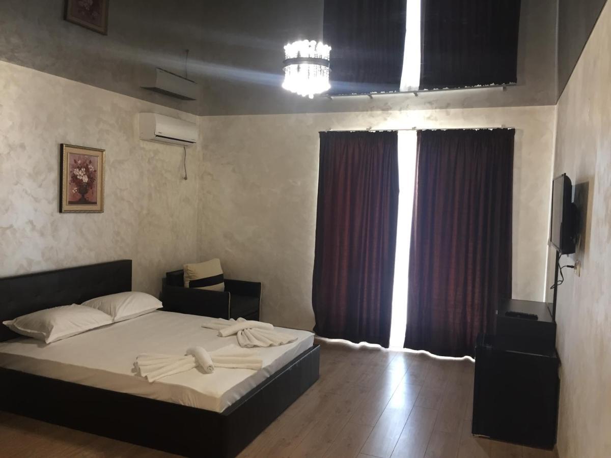 Family Hotel - City Hotel Yambol Ngoại thất bức ảnh